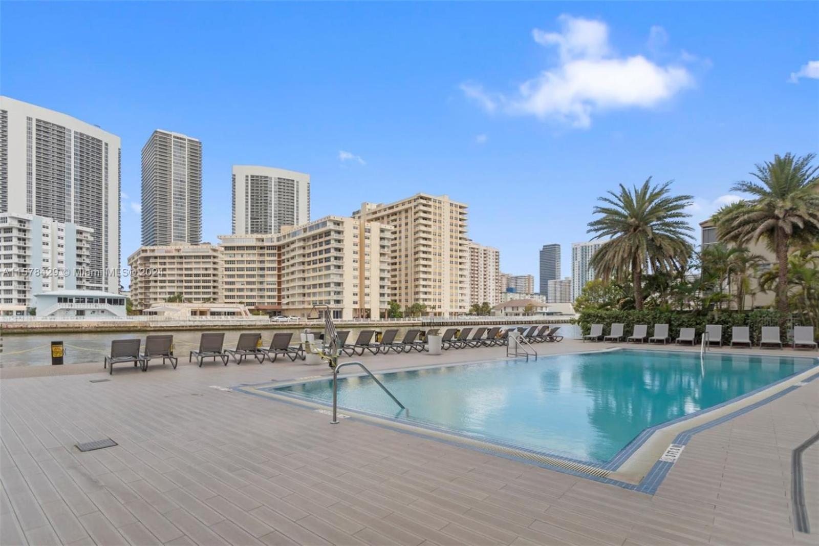 2602 E Hallandale Beach Blvd 1 Br Villa Екстериор снимка